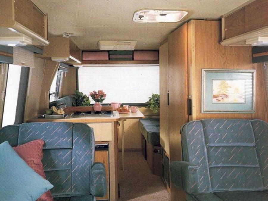 Интерьер Winnebago LeSharo 1987 года  (фото 3 из 5)
